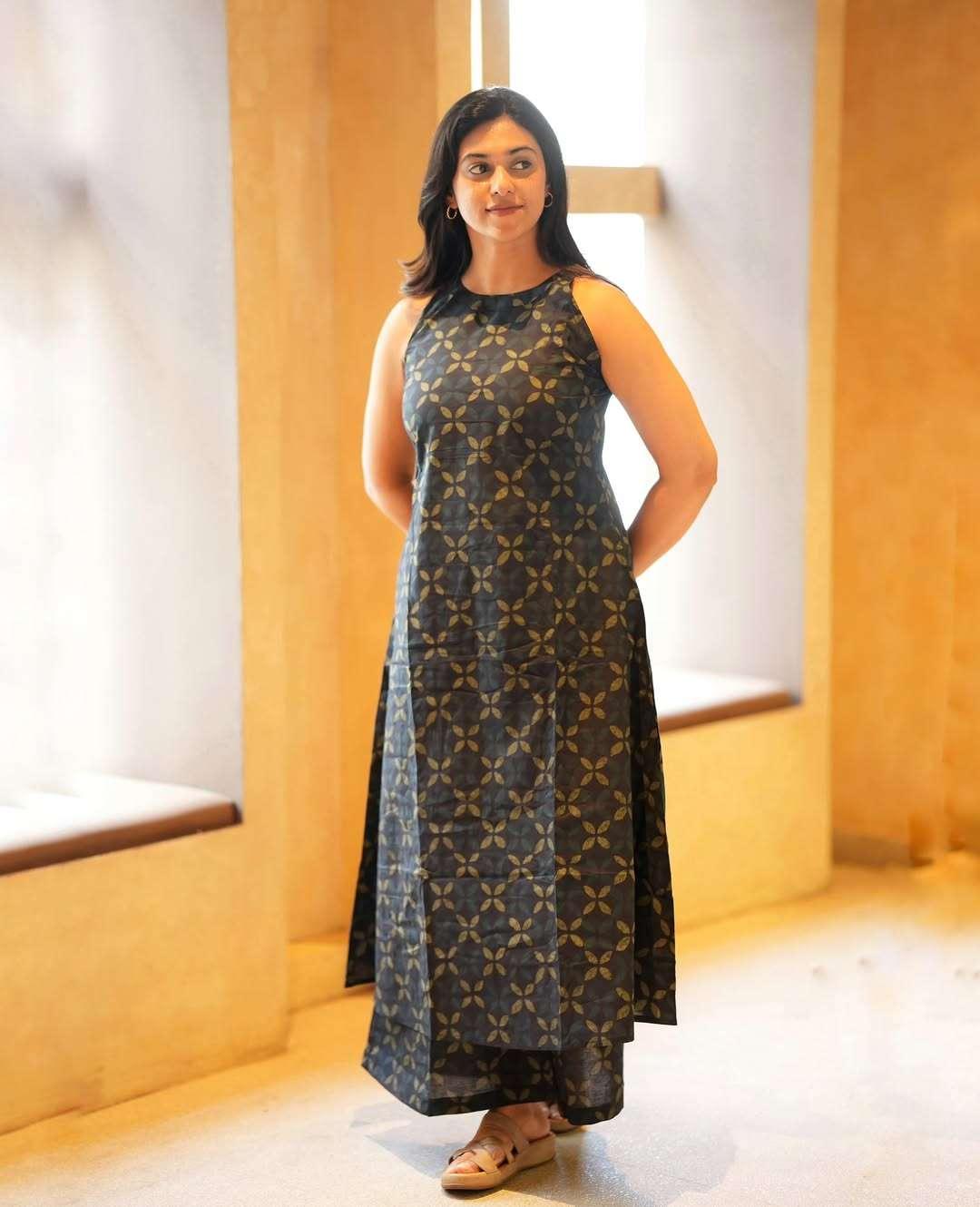 Halter Neck Kurta Plazzo - Thumbnail 4